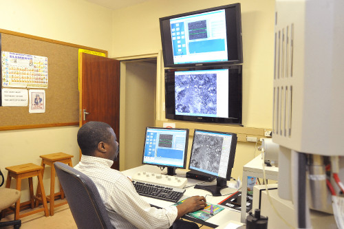 Inside the Laboratory for Electron Microscopy (10)