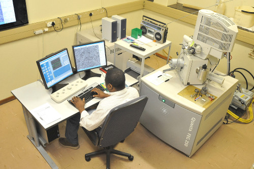 Inside the Laboratory for Electron Microscopy (16)