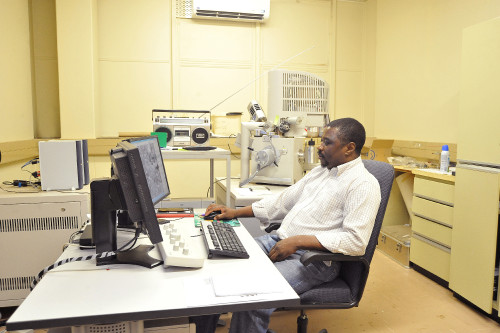 Inside the Laboratory for Electron Microscopy (5)