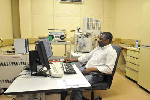 Inside the Laboratory for Electron Microscopy (6)