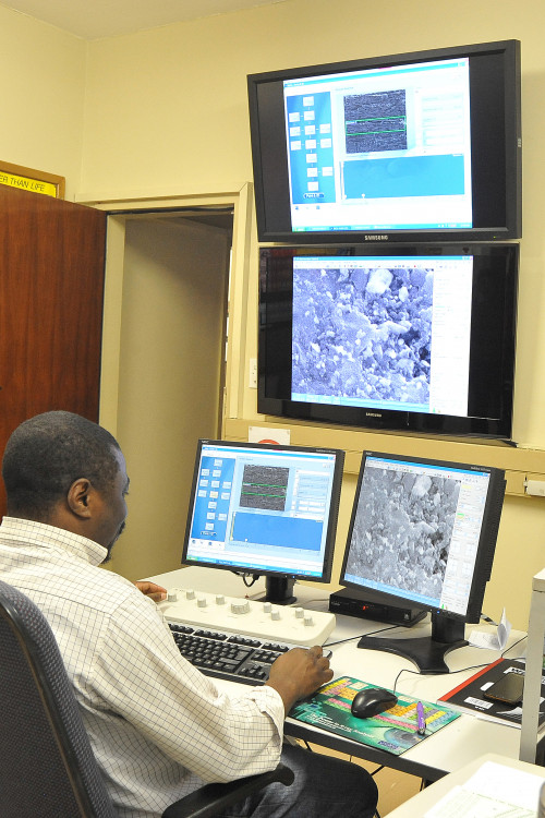 Inside the Laboratory for Electron Microscopy (8)
