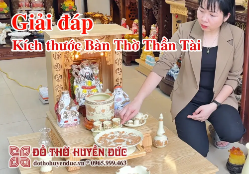 KÍCH THƯỚC BÀN THỜ THẦN TÀI CHUẨN PHONG THỦY

Bạn đang băn khoăn về kích thước bàn thờ Thần Tài phù hợp với không gian kinh doanh hay gia đình? Một số lựa chọn phổ biến theo thước Lỗ Ban gồm:
31cm, 36cm: Lý tưởng cho không gian nhỏ như cửa hàng tạp hóa, quán ăn.
41cm, 48cm: Phù hợp với diện tích trung bình, tạo sự cân bằng giữa thờ cúng và không gian sử dụng.
61cm, 81cm: Dành cho không gian lớn, mang lại vẻ sang trọng, bề thế.
Xem chi tiết:https://dothohuyenduc.vn/kich-thuoc-ban-tho-than-tai
Đồ Thờ Huyền Đức

Địa chỉ: 11 Ng. 81 Đ. Nguyễn Phong Sắc, Dịch Vọng Hậu, Cầu Giấy, Hà Nội
Hotline: 0965 999 463
Email: dothohuyenduc@gmail.com
Chuyên kinh doanh: Bàn Thờ Thần Tài, Tượng và Đồ thờ Thần Tài tại Hà Nội
Website: https://dothohuyenduc.vn/