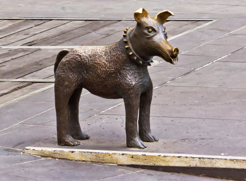 la trobe dogs statue melbourne