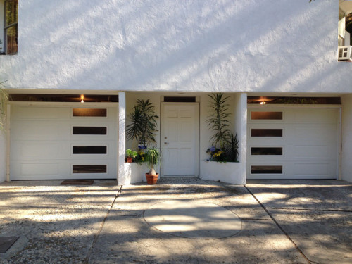 Side windows garage door