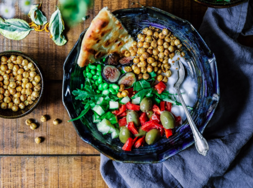 Looking for Vegan Recipes For Dinner? We have 6 delicious and healthy vegan dinner recipes so you won’t have to look for for vegan food near me. Vegan dinner plate with soy beans, tomatoes, chick peas and olives.