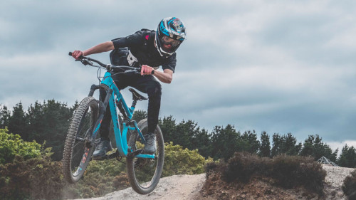 We’ve made a list of tips and things to know when buying a mountain bike helmet as no injury are as serious as a head injury.
Reading More: https://asomammoth.com/buying-a-mountain-bike-helmet/