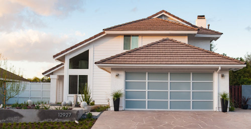 clear-and-white-lam-garage-gate.jpg