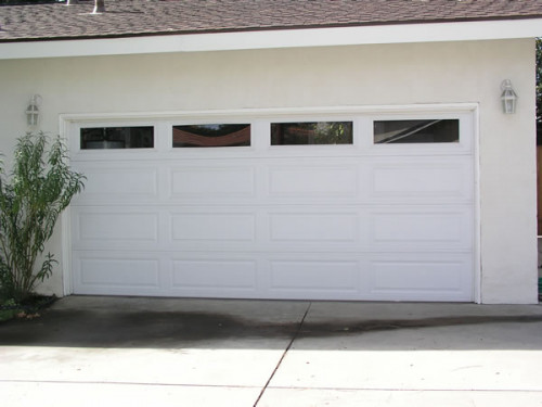 plainlight-long-panel-white-garage-door.jpg